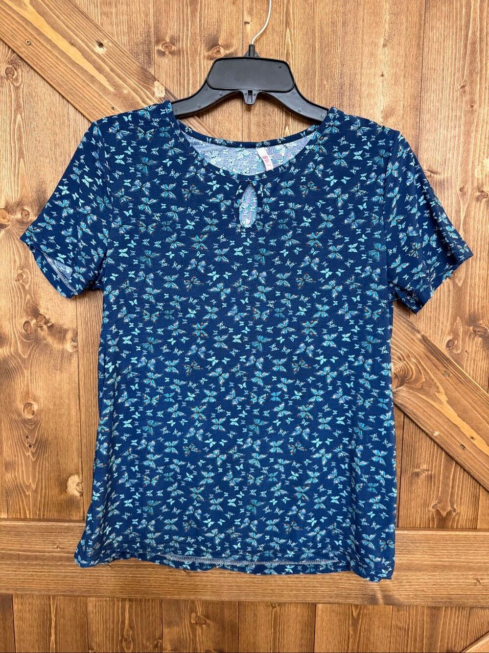 Buzz Women’s M Navy Blue Butterfly Print Short Sleeve Keyhole Blouse Top (9330)